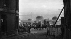 Hastings-Pier-with-the-Infirmary-to-the-left.-c1904.